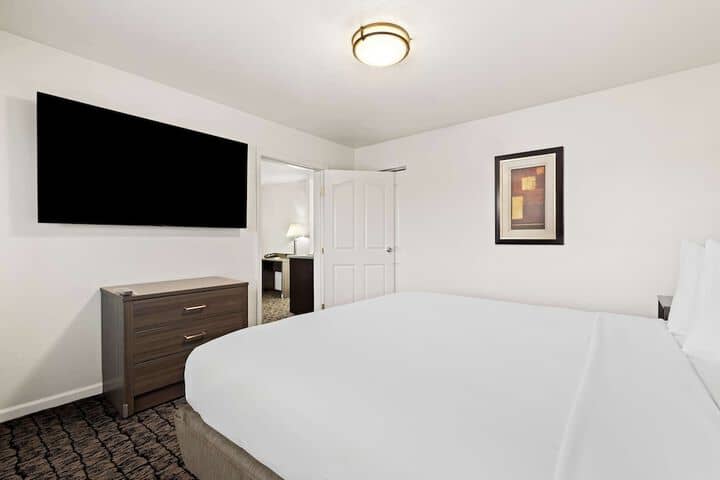 Room 17 of 33