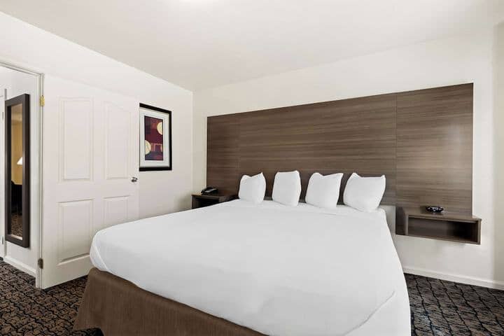 Room 21 of 33