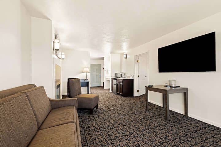 Room 14 of 33