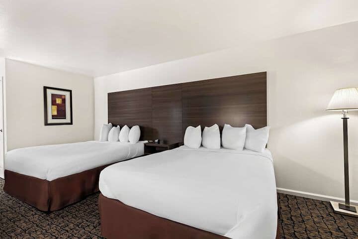 Room 5 of 33
