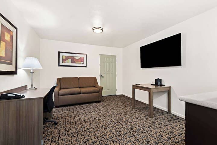 Room 18 of 33